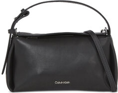 Czarna torebka Calvin Klein na ramię średnia w młodzieżowym stylu