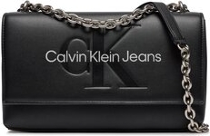 Czarna torebka Calvin Klein na ramię w młodzieżowym stylu matowa