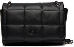 Czarna torebka Calvin Klein pikowana średnia