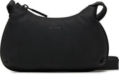Czarna torebka Calvin Klein średnia matowa na ramię