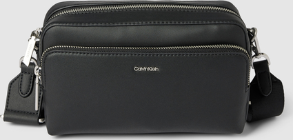Czarna torebka Calvin Klein średnia na ramię