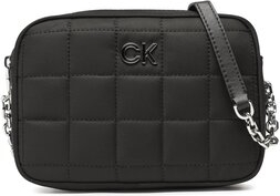 Czarna torebka Calvin Klein w młodzieżowym stylu na ramię