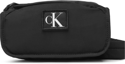 Czarna torebka Calvin Klein w młodzieżowym stylu na ramię