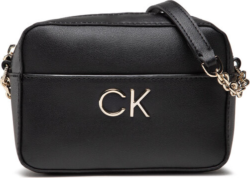 Czarna torebka Calvin Klein w młodzieżowym stylu na ramię matowa