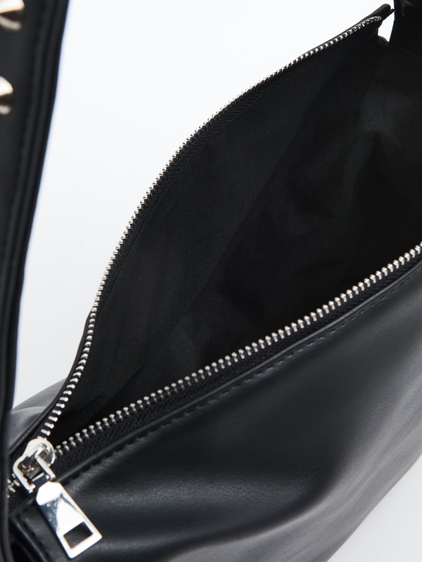 Czarna torebka Cropp w stylu glamour średnia ze skóry