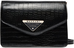 Czarna torebka Monnari lakierowana średnia w młodzieżowym stylu