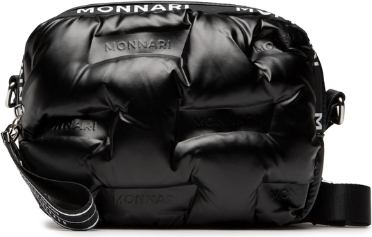 Czarna torebka Monnari w młodzieżowym stylu średnia lakierowana