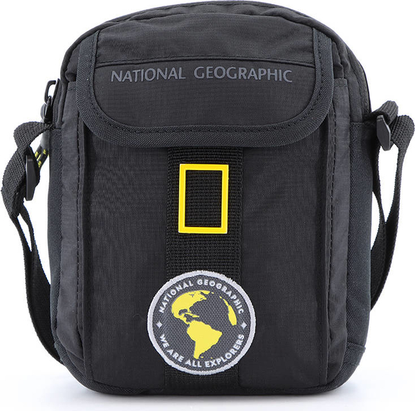 Czarna torebka National Geographic średnia matowa w stylu glamour
