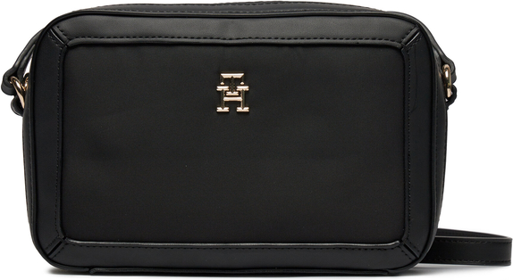 Czarna torebka Tommy Hilfiger w młodzieżowym stylu średnia