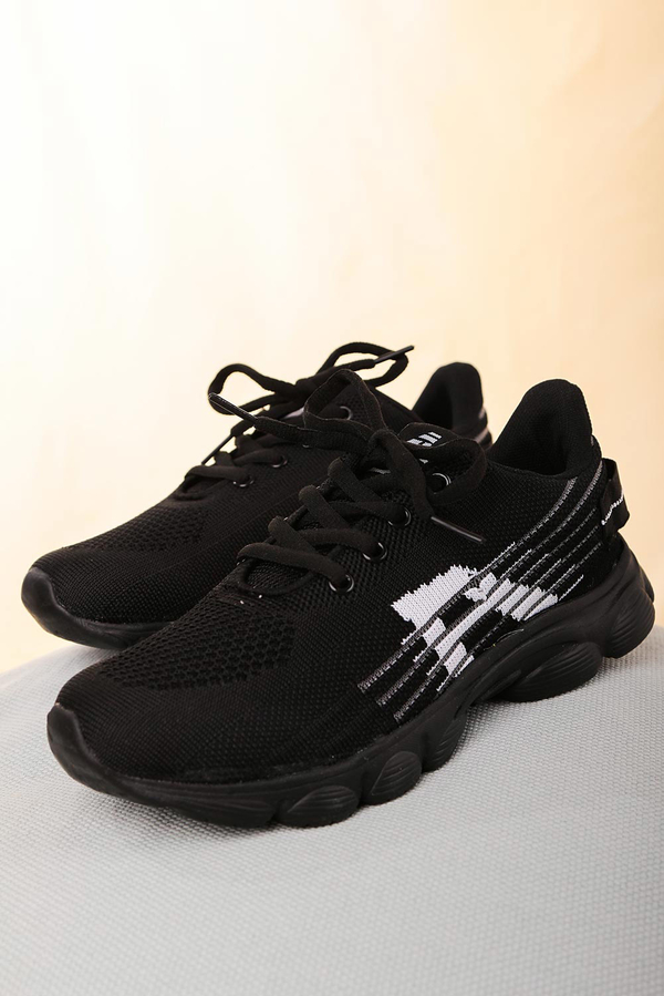 Czarne buty sportowe Casu sznurowane w sportowym stylu