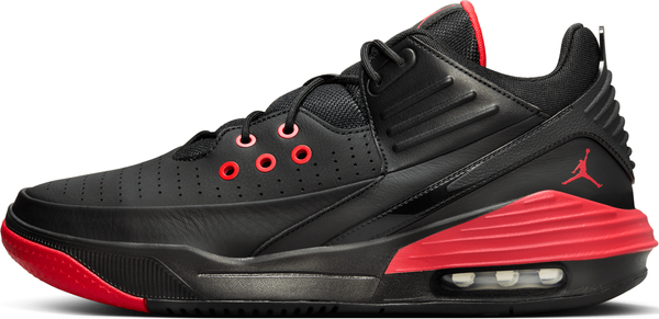 Czarne buty sportowe Jordan sznurowane w sportowym stylu