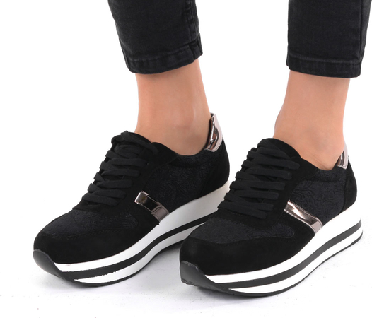 Czarne buty sportowe modoline sznurowane z płaską podeszwą w sportowym stylu