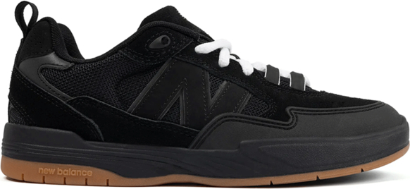 Czarne buty sportowe New Balance sznurowane