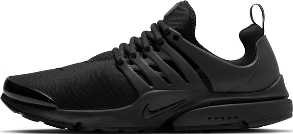 Czarne buty sportowe Nike presto sznurowane w sportowym stylu