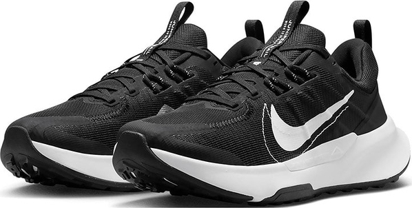 Czarne buty sportowe Nike w sportowym stylu