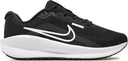 Czarne buty sportowe Nike w sportowym stylu sznurowane z płaską podeszwą