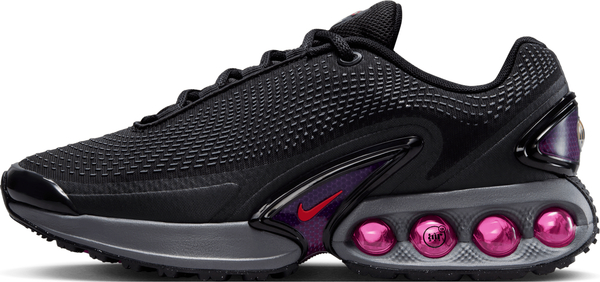 Czarne buty sportowe Nike z płaską podeszwą sznurowane w sportowym stylu