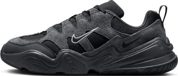 Czarne buty sportowe Nike z zamszu w sportowym stylu