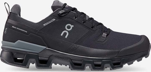 Czarne buty sportowe On-running w sportowym stylu