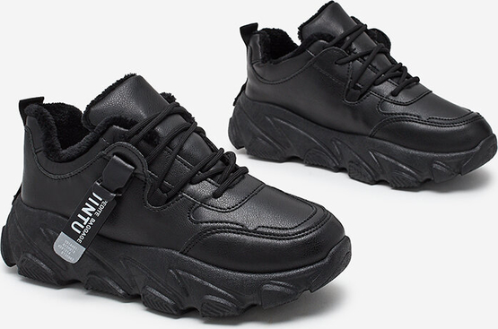 Czarne buty sportowe Royalfashion.pl w sportowym stylu sznurowane z płaską podeszwą
