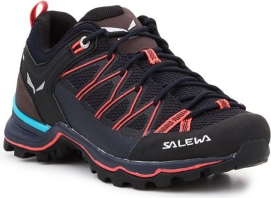 Czarne buty trekkingowe Salewa z zamszu sznurowane z płaską podeszwą