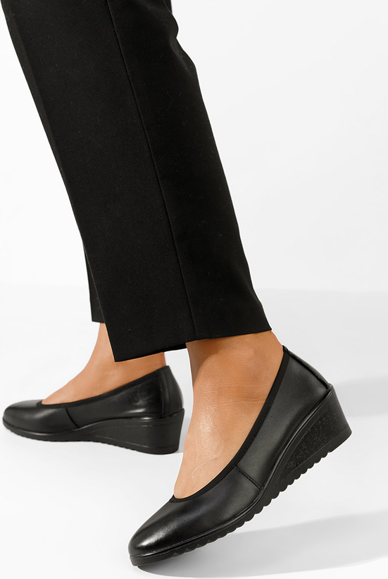 Czarne czółenka Zapatos w stylu casual na średnim obcasie na koturnie