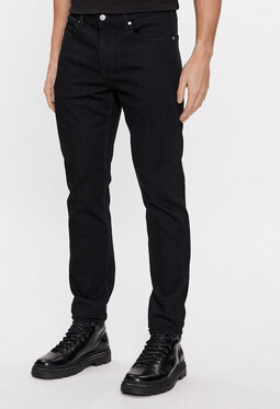 Czarne jeansy Calvin Klein w street stylu