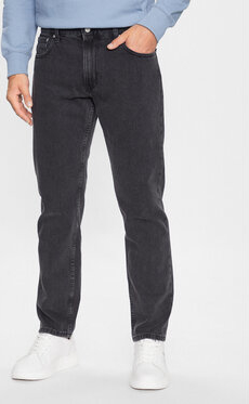 Czarne jeansy Calvin Klein w street stylu