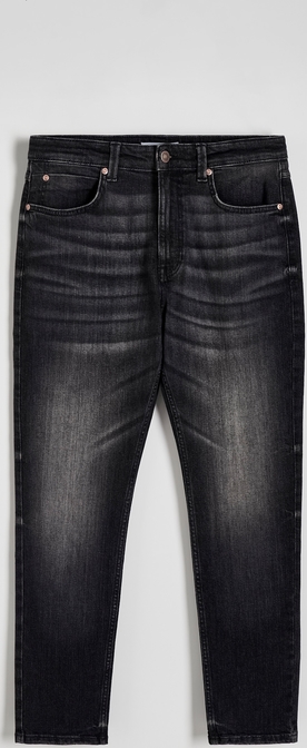 Czarne jeansy Reserved w street stylu