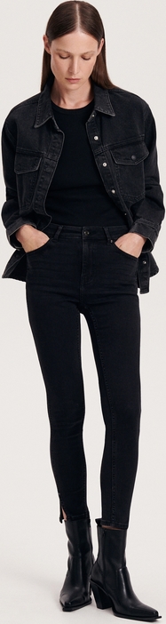 Czarne jeansy Reserved z tkaniny w stylu casual