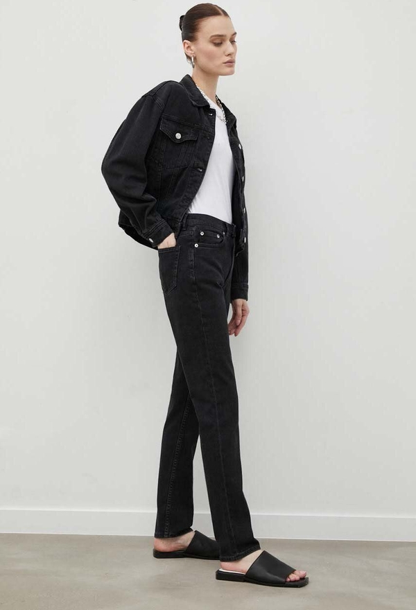 Czarne jeansy Samsoe Samsoe w street stylu