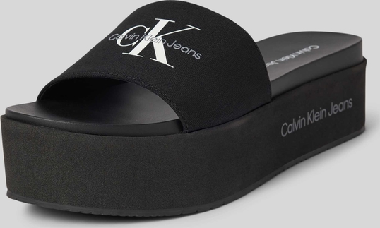 Czarne klapki Calvin Klein na platformie