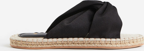 Czarne klapki H & M z płaską podeszwą w stylu casual z tkaniny