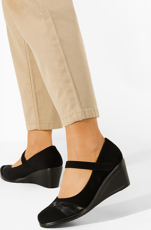Czarne półbuty Zapatos na koturnie w stylu casual