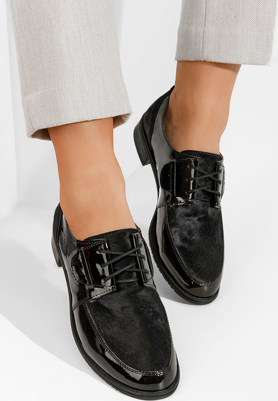Czarne półbuty Zapatos w stylu casual sznurowane z płaską podeszwą