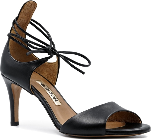 Czarne sandały Neścior sznurowane w stylu klasycznym
