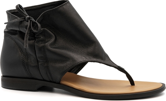 Czarne sandały Nescior w stylu casual z płaską podeszwą z klamrami