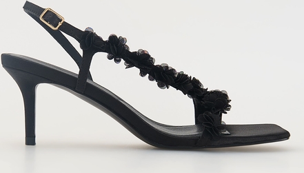Czarne sandały Reserved z klamrami na szpilce