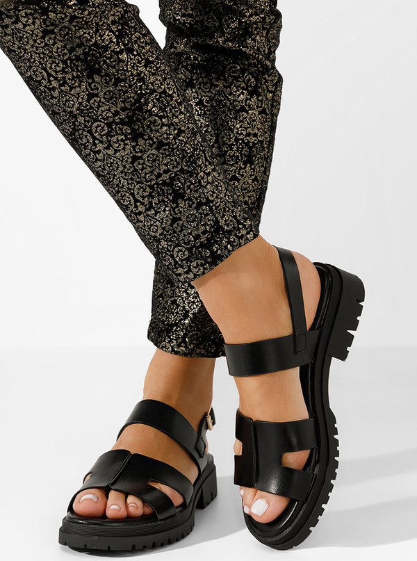 Czarne sandały Zapatos z klamrami