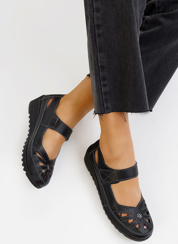 Czarne sandały Zapatos z klamrami z płaską podeszwą