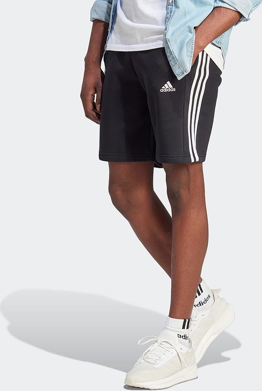 Czarne spodenki Adidas z dresówki w sportowym stylu