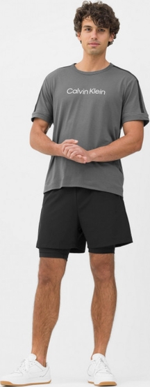 Czarne spodenki Calvin Klein w sportowym stylu z tkaniny
