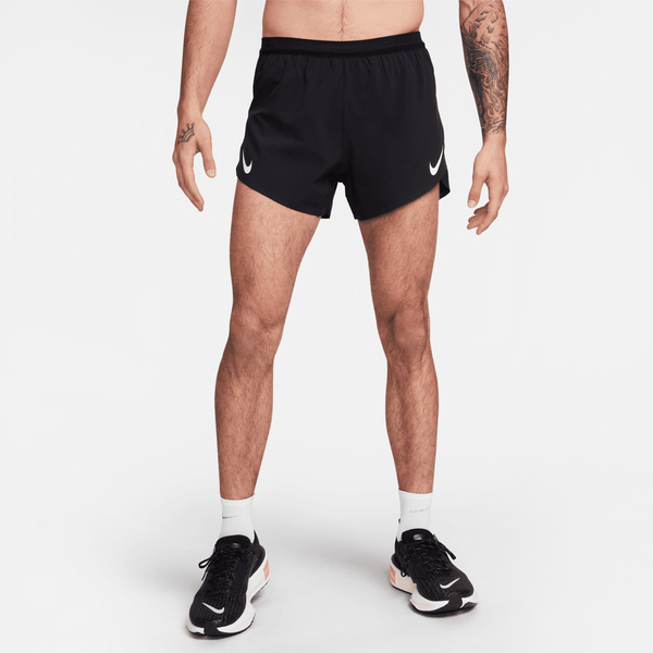 Czarne spodenki Nike w sportowym stylu z tkaniny