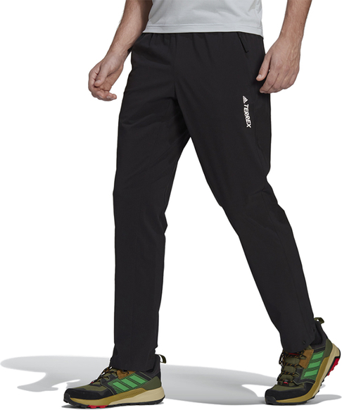 Czarne spodnie Adidas z tkaniny w sportowym stylu