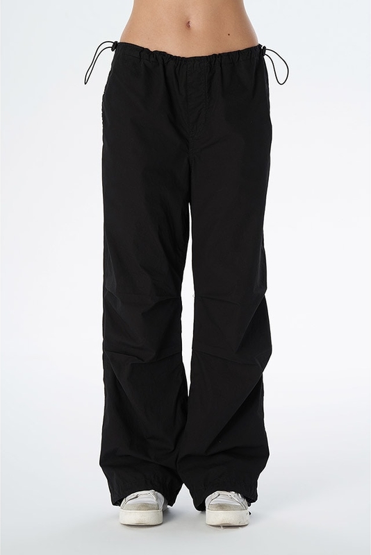 Czarne spodnie Cross Jeans z bawełny