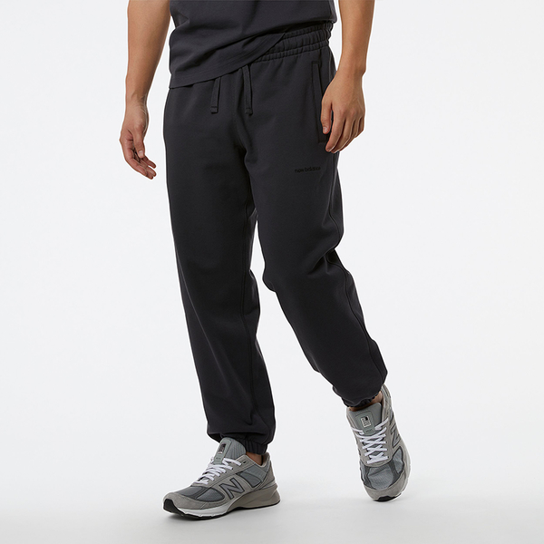 Czarne spodnie New Balance w sportowym stylu z bawełny
