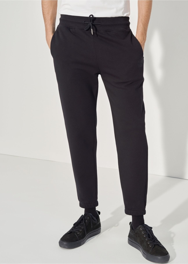 Czarne spodnie Ochnik w stylu casual z tkaniny