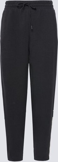 Czarne spodnie sportowe Adidas Core w sportowym stylu