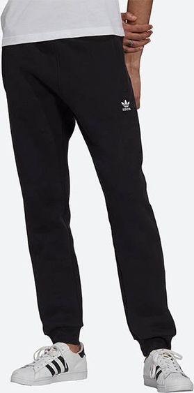 Czarne spodnie sportowe Adidas Originals w sportowym stylu
