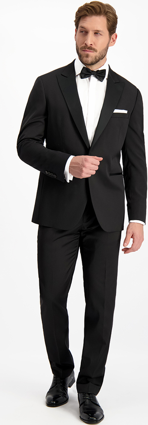 Czarny garnitur Lavard z tkaniny